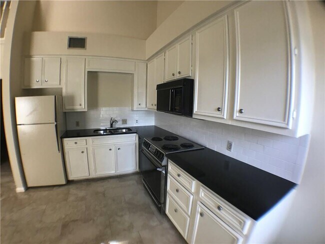 Photo - 502 W 17th St Unit I