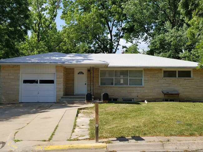 Building Photo - 1836 Todd Rd Unit 1 & 2