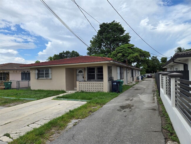Building Photo - 8855 SW 27th St Unit 1 Rental