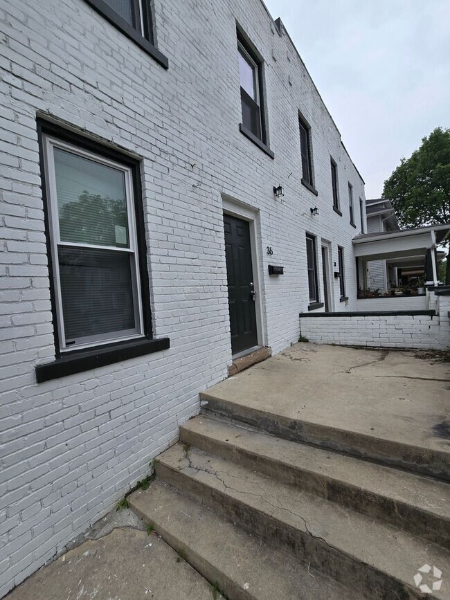 Building Photo - 36-40-40 S Oakley Ave Unit 36 S Oakley Ave Rental