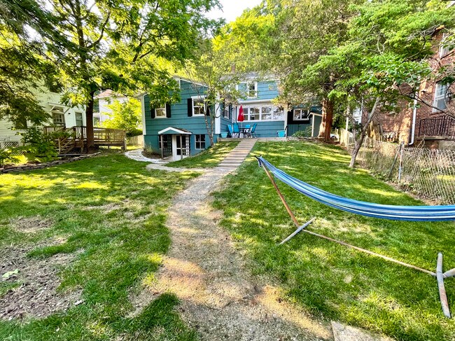 Photo - 109 E College St