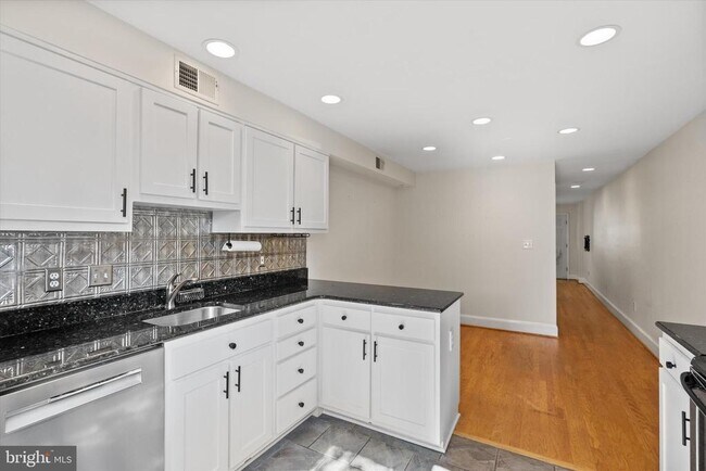 Photo - 1316 Cameron St