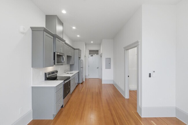 Photo - MOVE IN SPECIAL - See Description for Details Unit 455-204