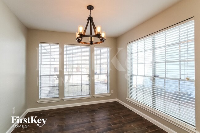 Photo - 800 Charles Pl