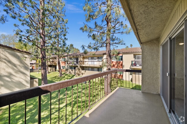 2BR, 2BA - 1,240SF - Balcony - Ashwood Gardens