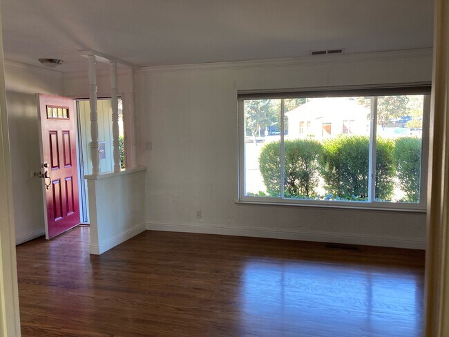 Photo - 2210 Las Gallinas Ave