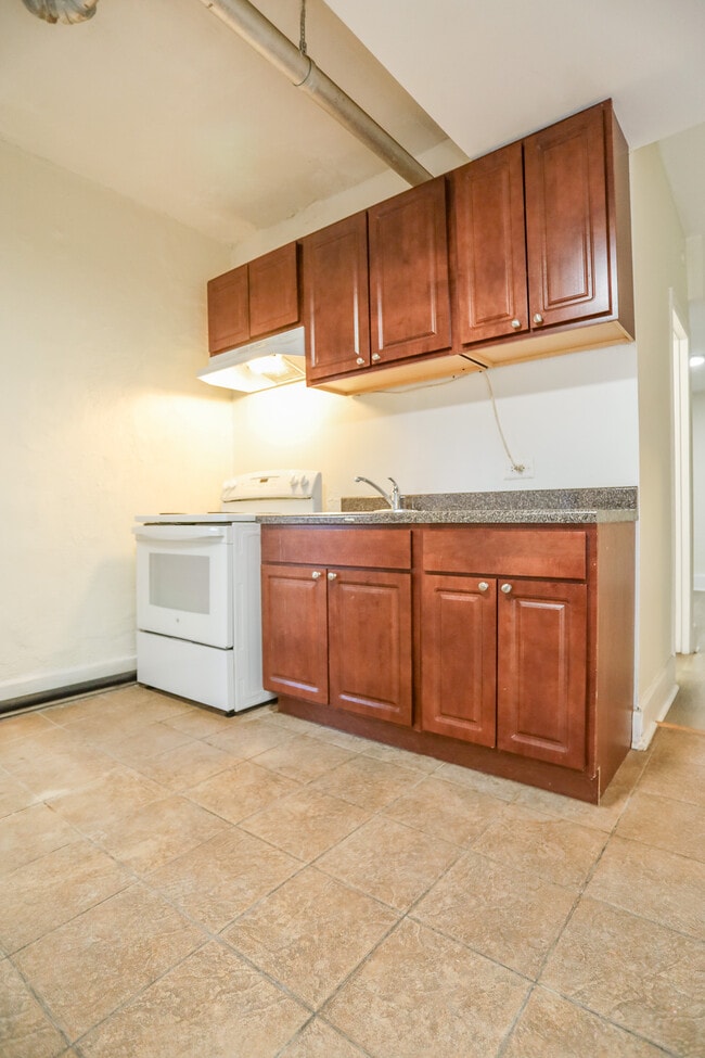 Building Photo - 7445 N Greenview Ave Unit 104