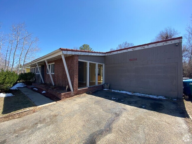 Building Photo - Great 3 BED/1 BATH home in walking distanc...