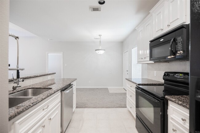 Building Photo - 13165 Snow Ln Unit 4