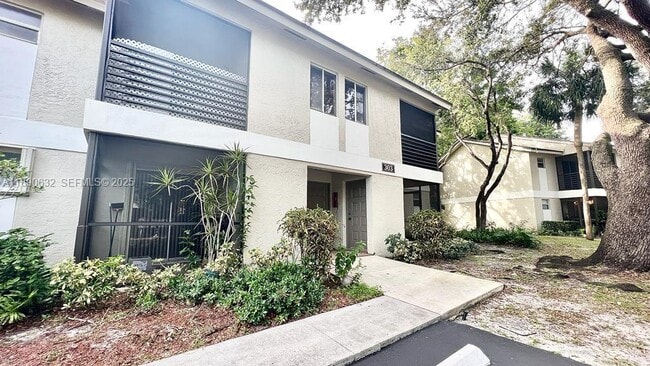 Building Photo - 303 Gardens Dr Unit 106