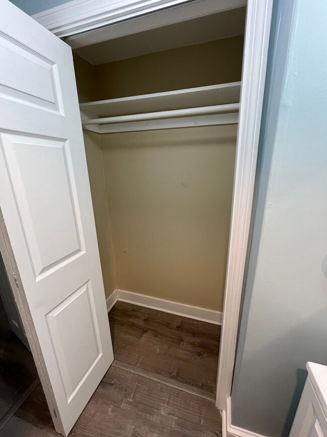 Photo - Gorgeous Studio, Second-floor! Apartment i... Unidad #4