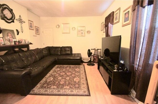 Living Room - 307 S 6th St Unit 2