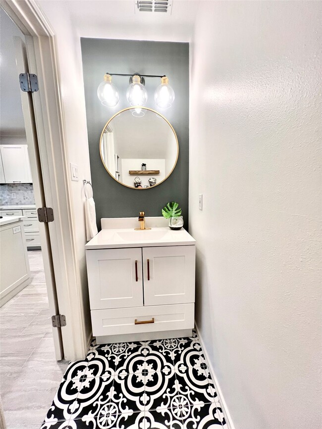 Photo - 35 N Walden Elms Cir