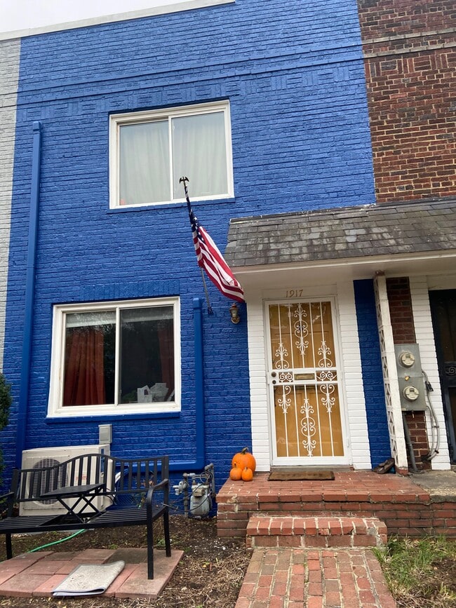 Building Photo - 1917 D St NE