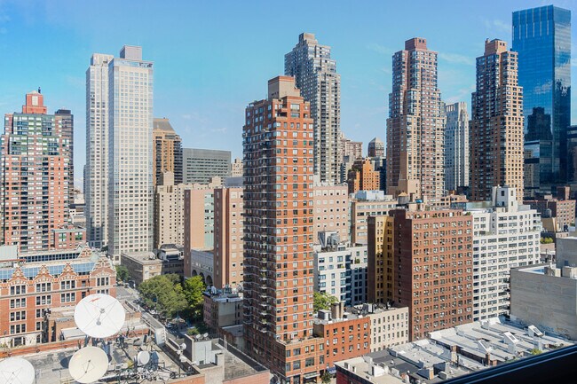 500 W 56th St Unit SI FL21-ID2287