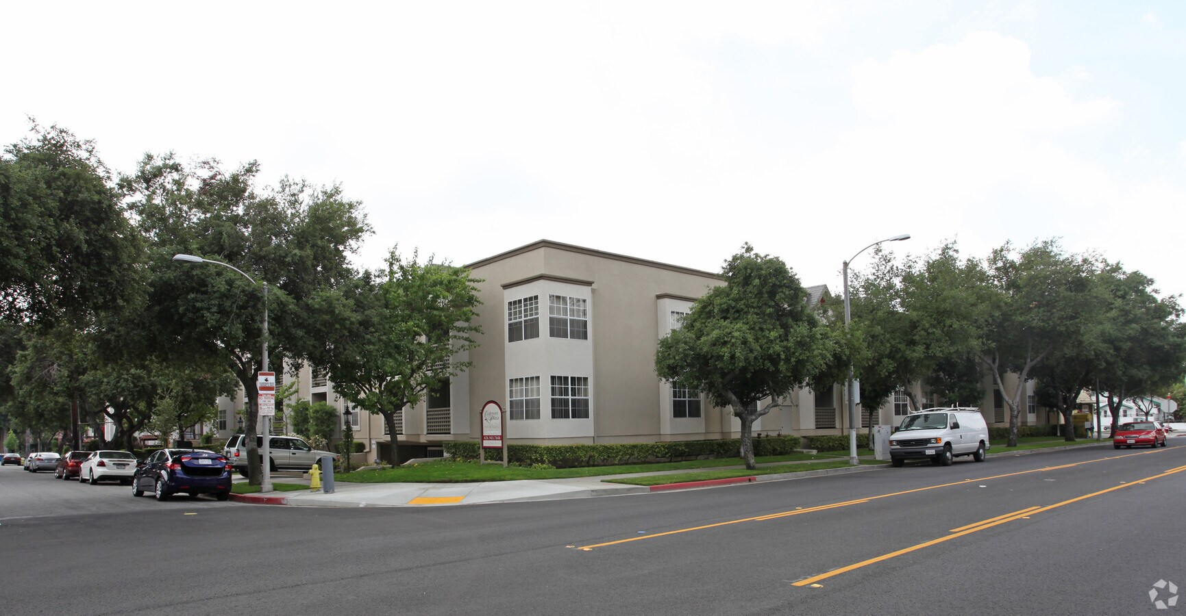 Oakmont Plaza - Oakmont Plaza Apartments