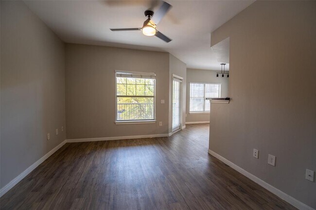 Photo - 2320 Gracy Farms Ln Condo Unit 322