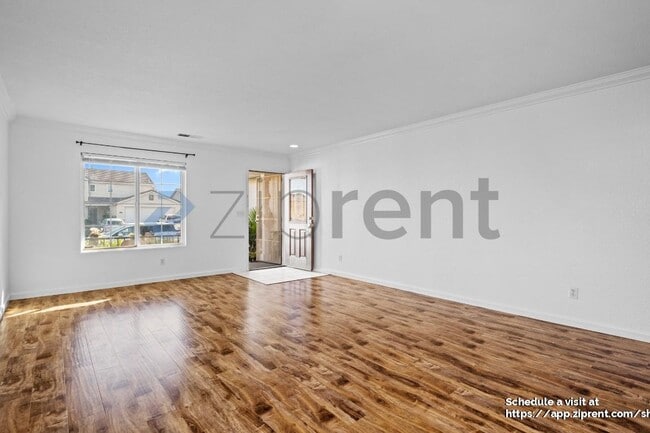 Photo - 8635 Lott St