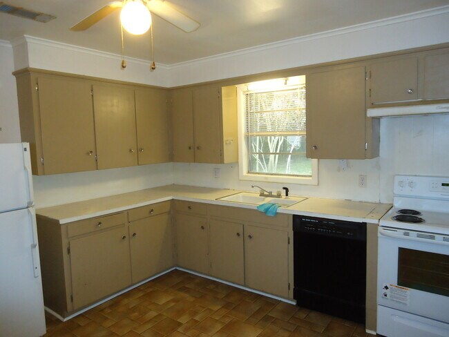 Photo - Three bedroom house in Lafayette