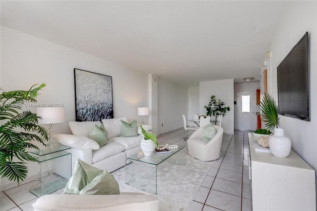 Building Photo - 1300 Lincoln Rd Unit B802 Rental