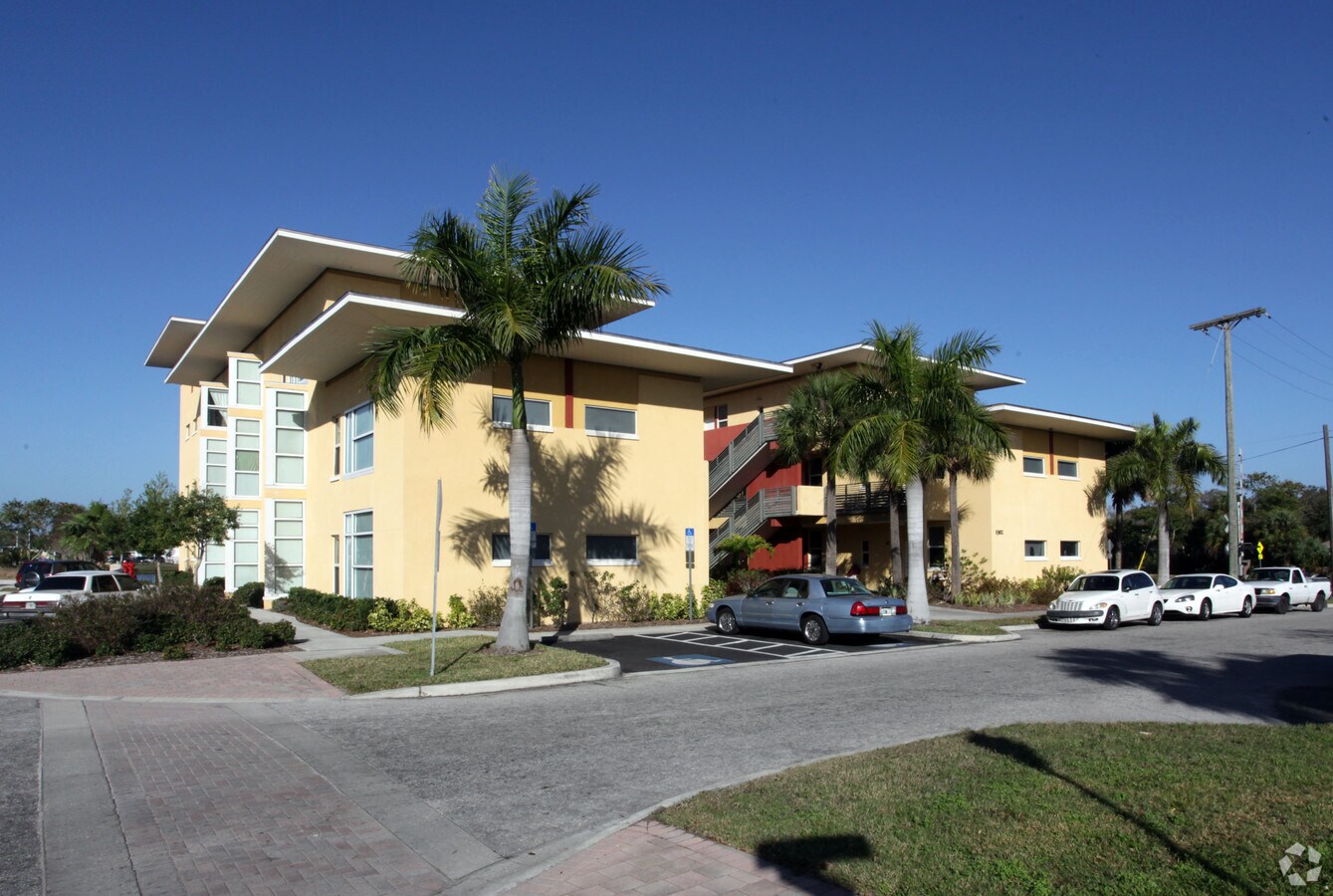 Bradenton Village Phase IIIA - Bradenton Village Phase IIIA Apartments