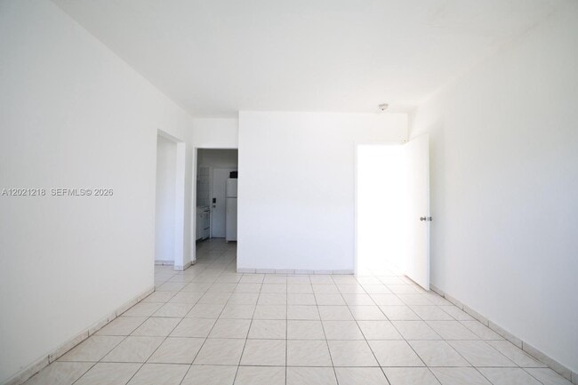 Photo - 770 83rd St Unidad 3