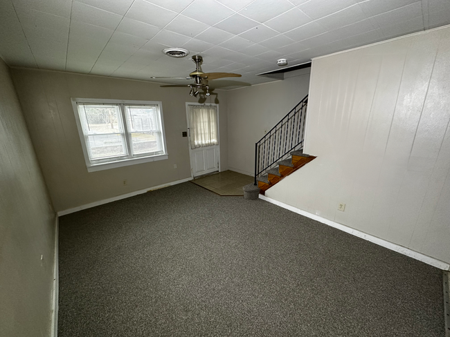 Enter into the family room with plenty of room for your sofas and TV - 6 Catawba Ave Apartments Unit 4