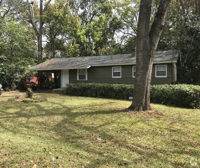 Building Photo - 3 bed/ 1 bath house, fenced-in yard! Avail...