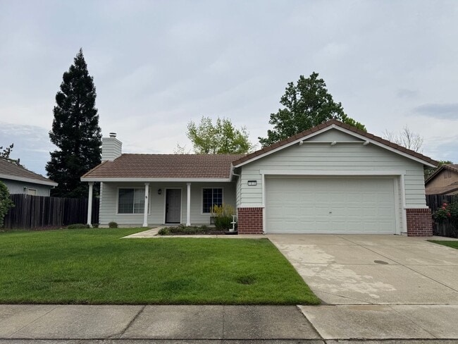 Building Photo - Recently remodeled charmer!