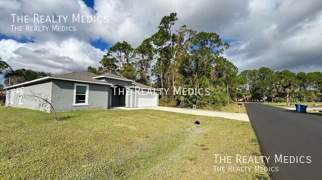 Photo - 182 Hillock Ave NW