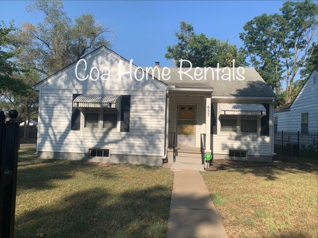 Building Photo - Remodeled East Side Home