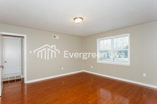 Photo - 3842 Kipling Ave