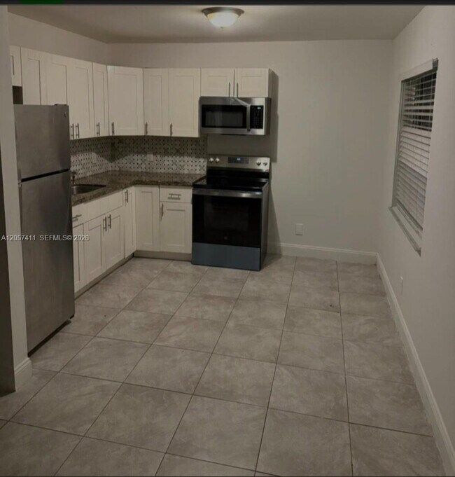 Photo - 853 SW 9th Ct Unit 2