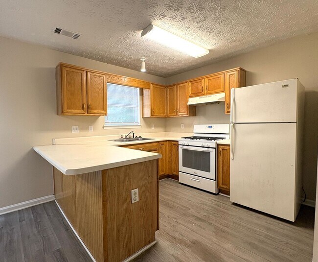 Photo - Spacious Townhouse with Convenient Location