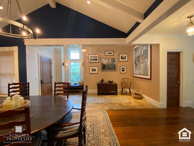 Photo - 800 5th St E