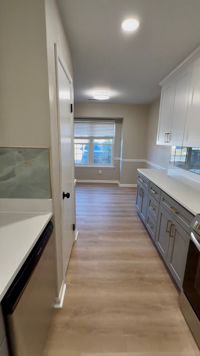 Photo - 3492 Woodburne Dr