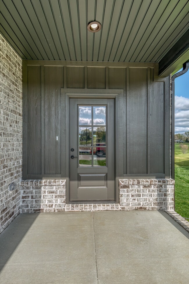 Photo - 325 Monroe Dr