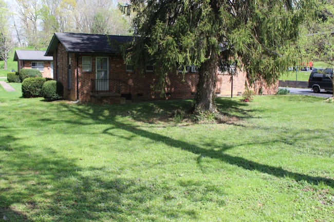 Building Photo - 1401 S Roan St Unit 2