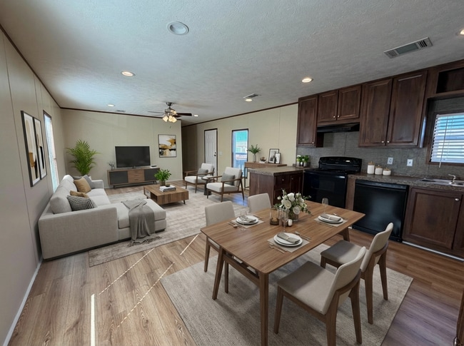 Photo - 709 N Collins Fwy