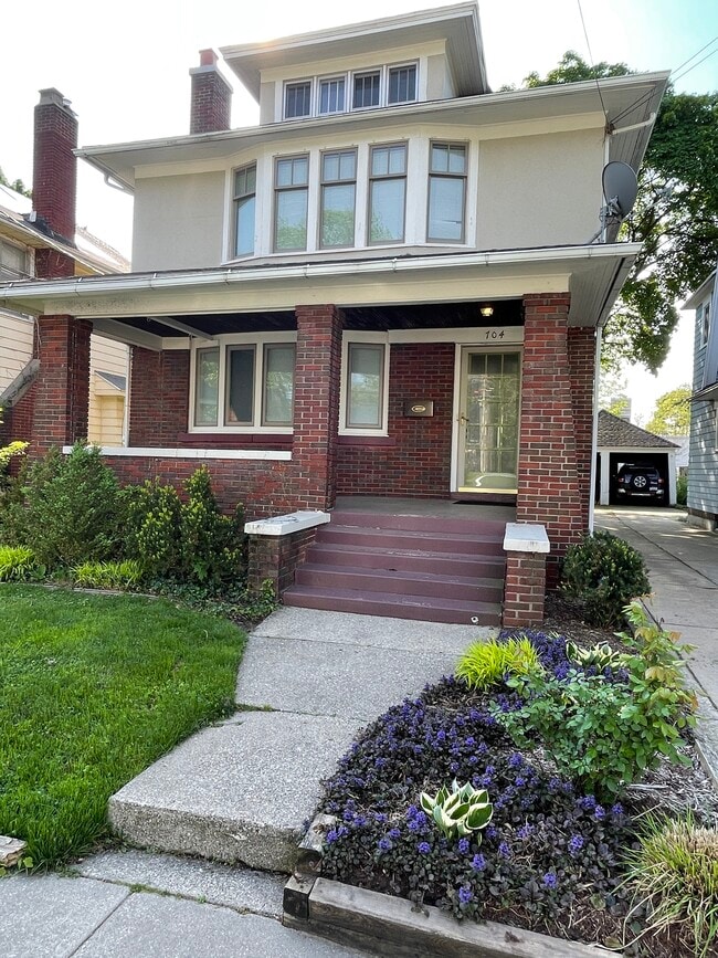 Photo - 704 Lovett Ave SE