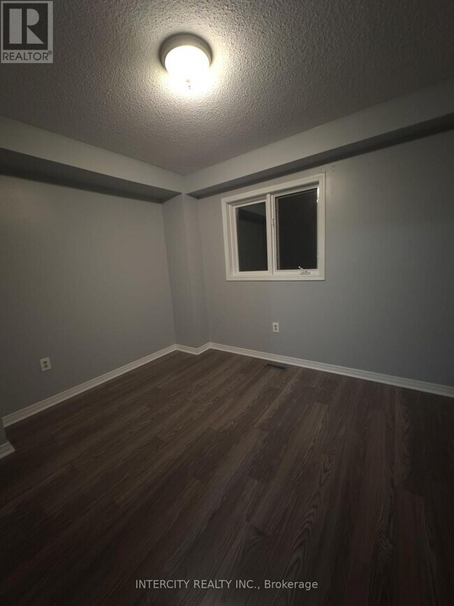 Photo - 1635 Pickering Pkwy