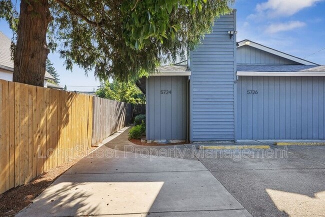 Building Photo - 5726 SE 83rd Ave Rental