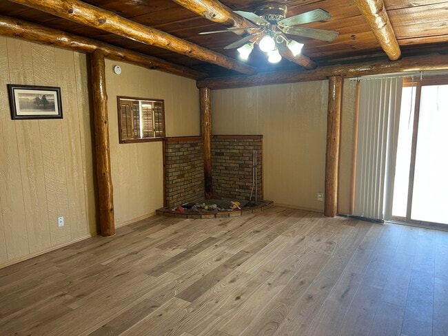 Photo - 732 Turner Dr NE