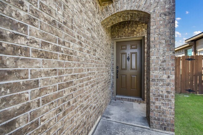 Photo - 3 BEDROOM DUPLEX LOCATED IN HUTTO, TEXAS!
