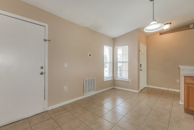 Photo - 703 Mountain Top Dr