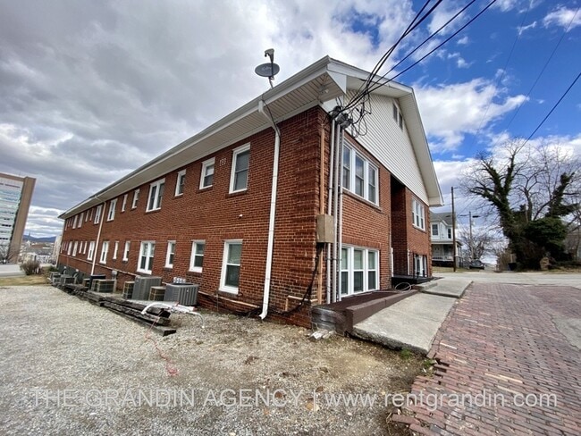 202 Elm Ave