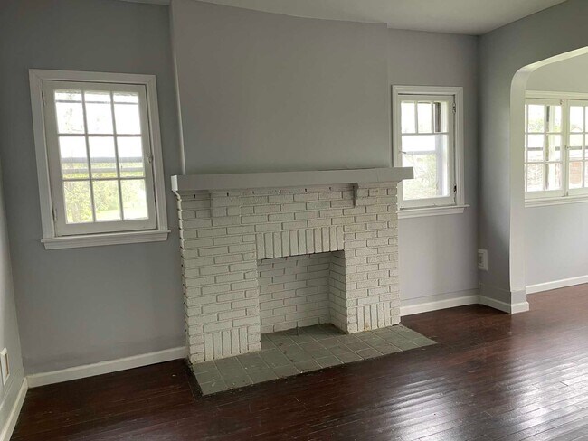 Photo - 300 Oxford Ave Unit 4