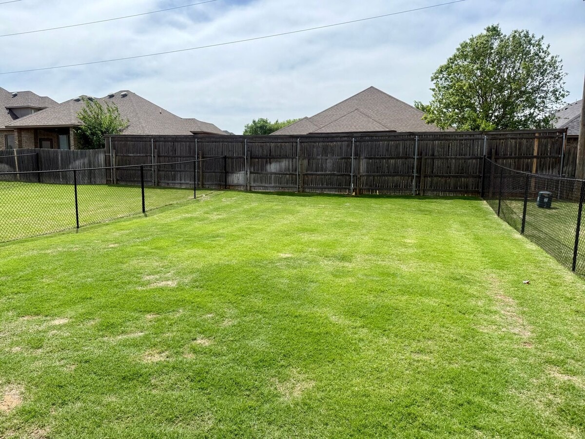 Photo - Updated 2 Bed, 2 Bath in Beautifully Well-Maintained Neighborhood