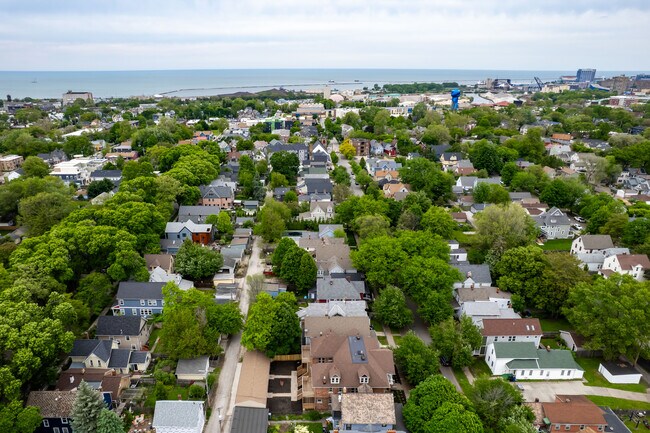 Photo - 1854 W 48th St Unidad A