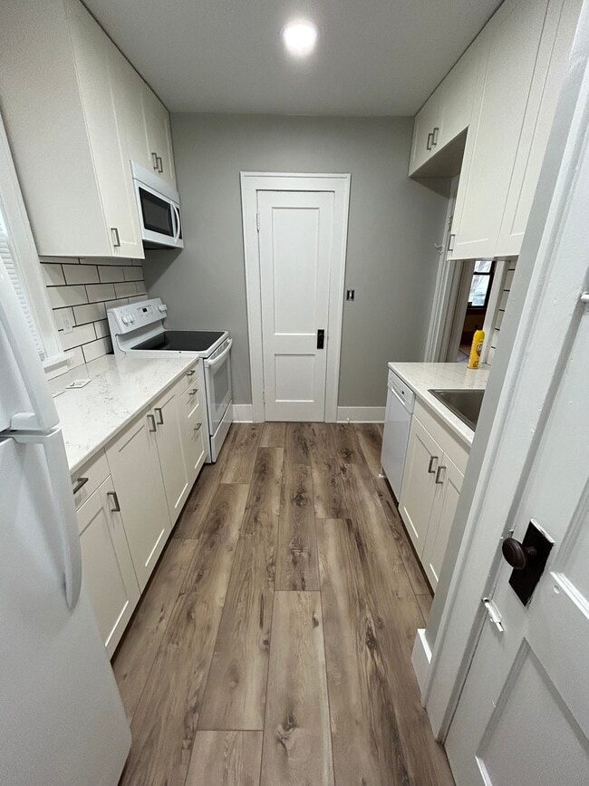 Photo - 4562 Charles St